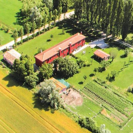 2 Bedroom Awesome Home In Taglio Di Po Ro Porto Viro Exterior photo