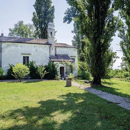2 Bedroom Awesome Home In Taglio Di Po Ro Porto Viro Exterior photo