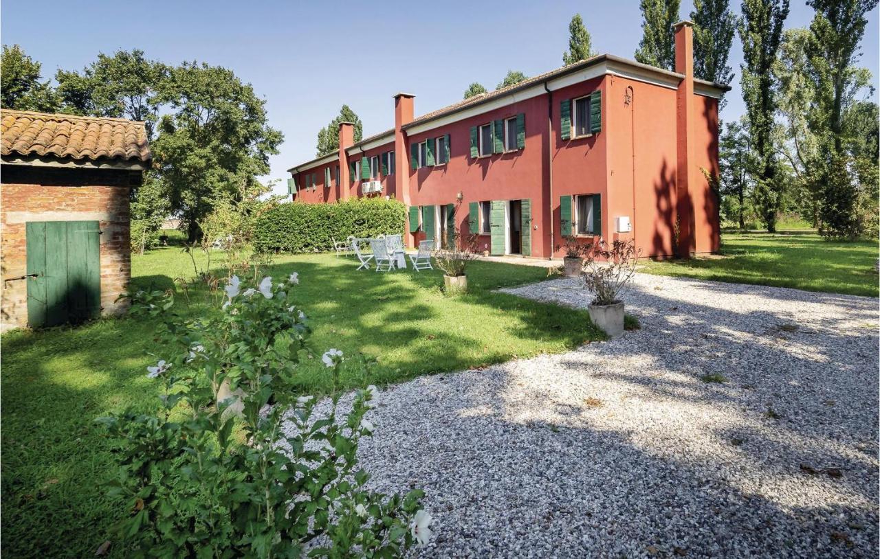 2 Bedroom Awesome Home In Taglio Di Po Ro Porto Viro Exterior photo