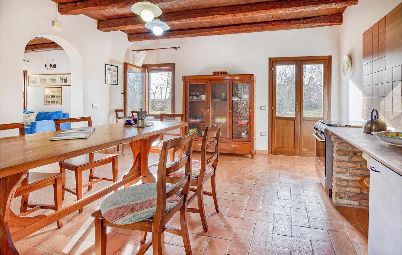 2 Bedroom Awesome Home In Taglio Di Po Ro Porto Viro Exterior photo
