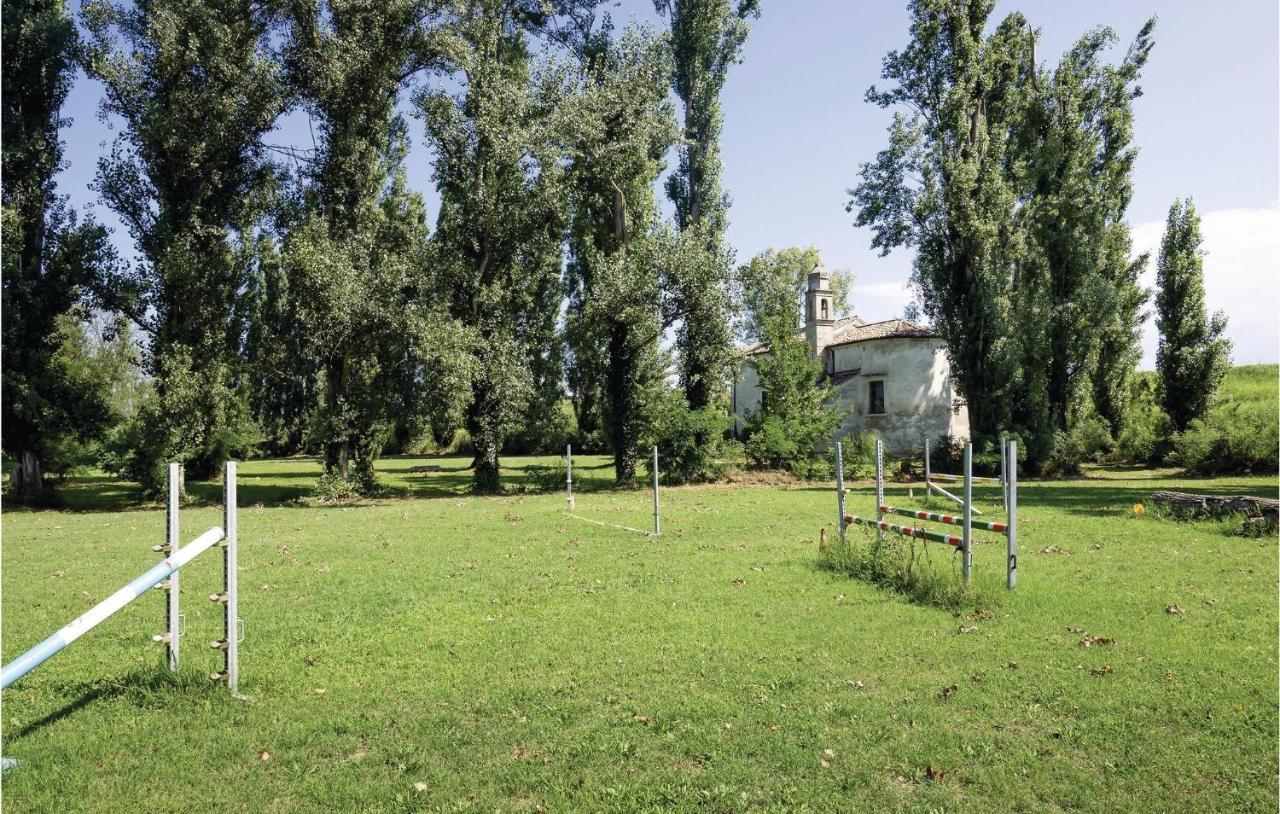 2 Bedroom Awesome Home In Taglio Di Po Ro Porto Viro Exterior photo