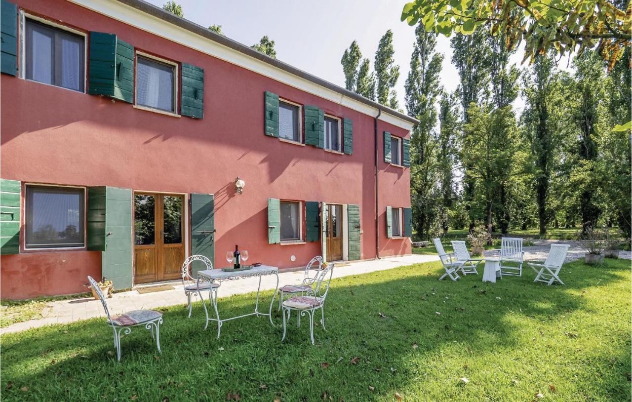 2 Bedroom Awesome Home In Taglio Di Po Ro Porto Viro Exterior photo