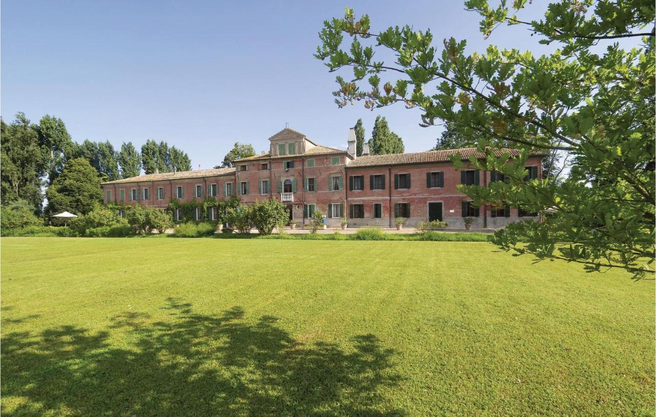 2 Bedroom Awesome Home In Taglio Di Po Ro Porto Viro Exterior photo