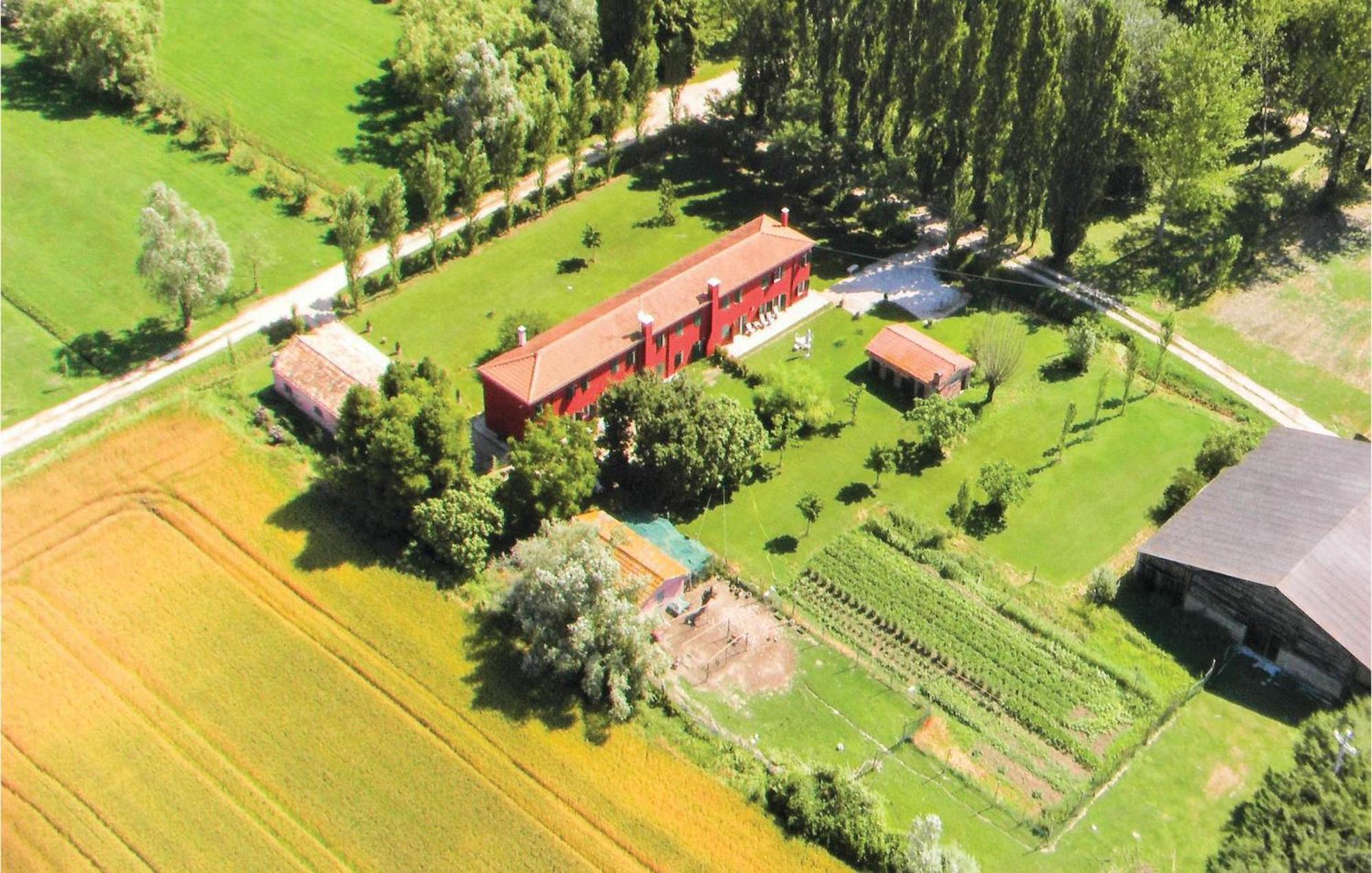 2 Bedroom Awesome Home In Taglio Di Po Ro Porto Viro Exterior photo