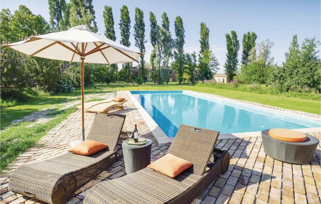 2 Bedroom Awesome Home In Taglio Di Po Ro Porto Viro Exterior photo